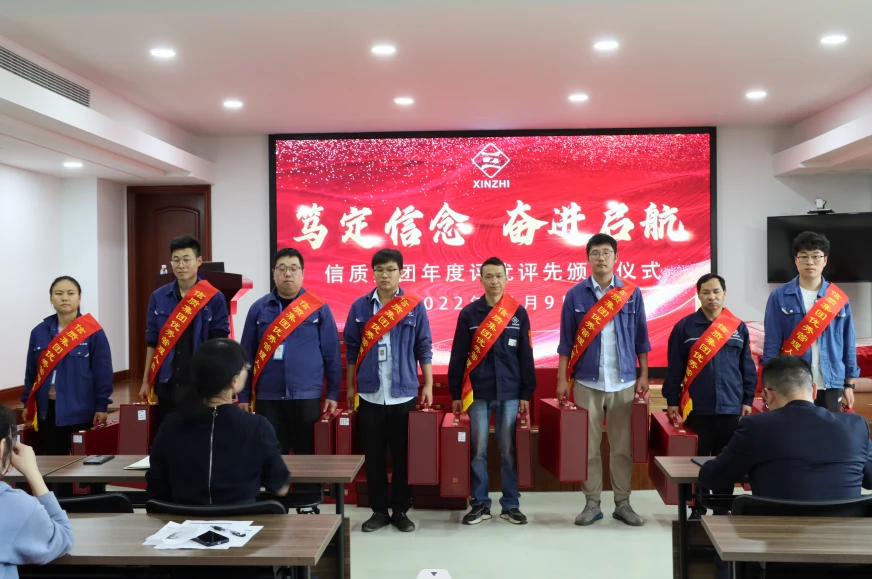 榜样领航 载誉而行